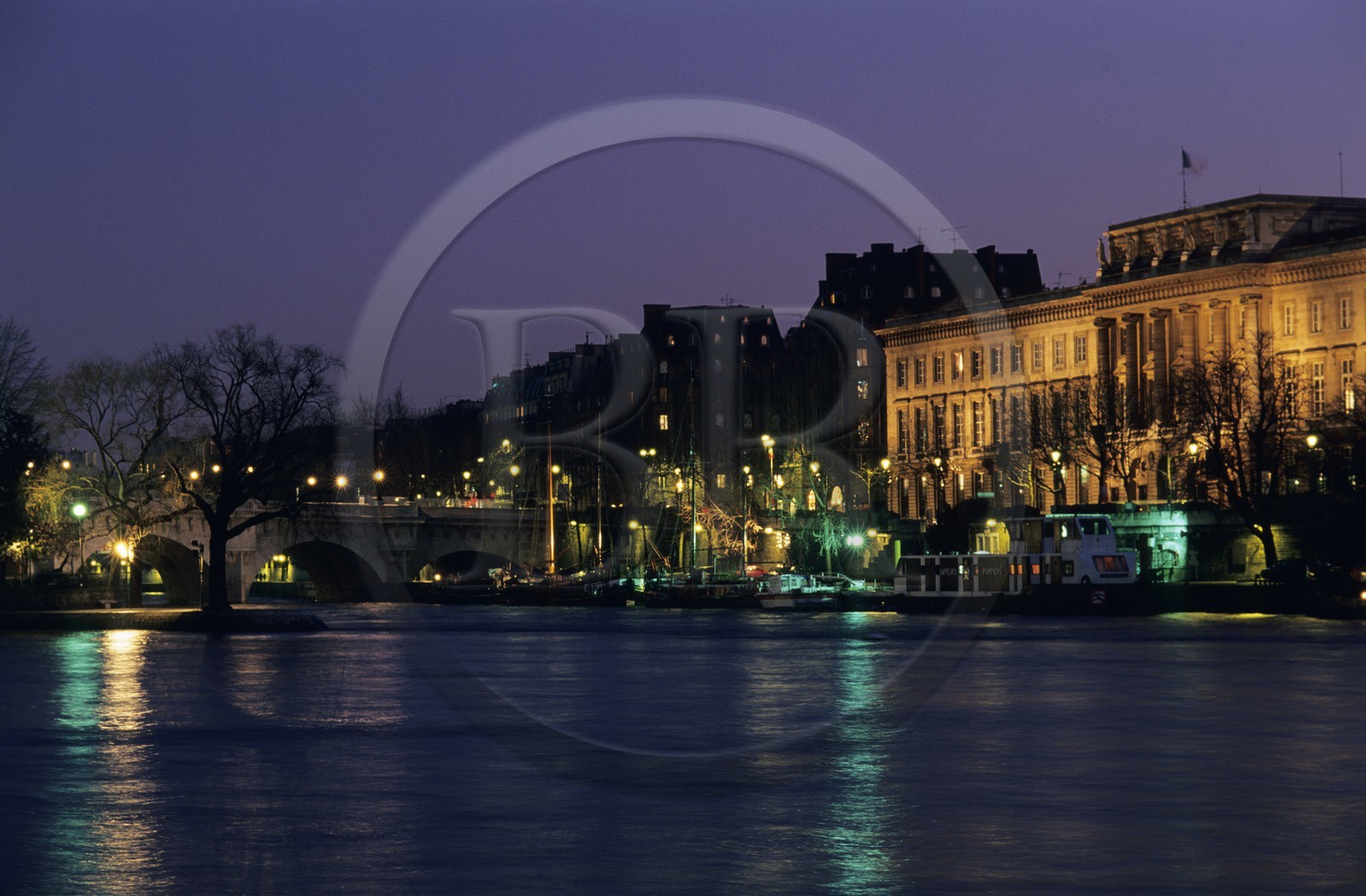 France, Paris (75), les rives de la Seine, classées Patrimoine Mondial de l'UNESCO, les quais au Pont Neuf