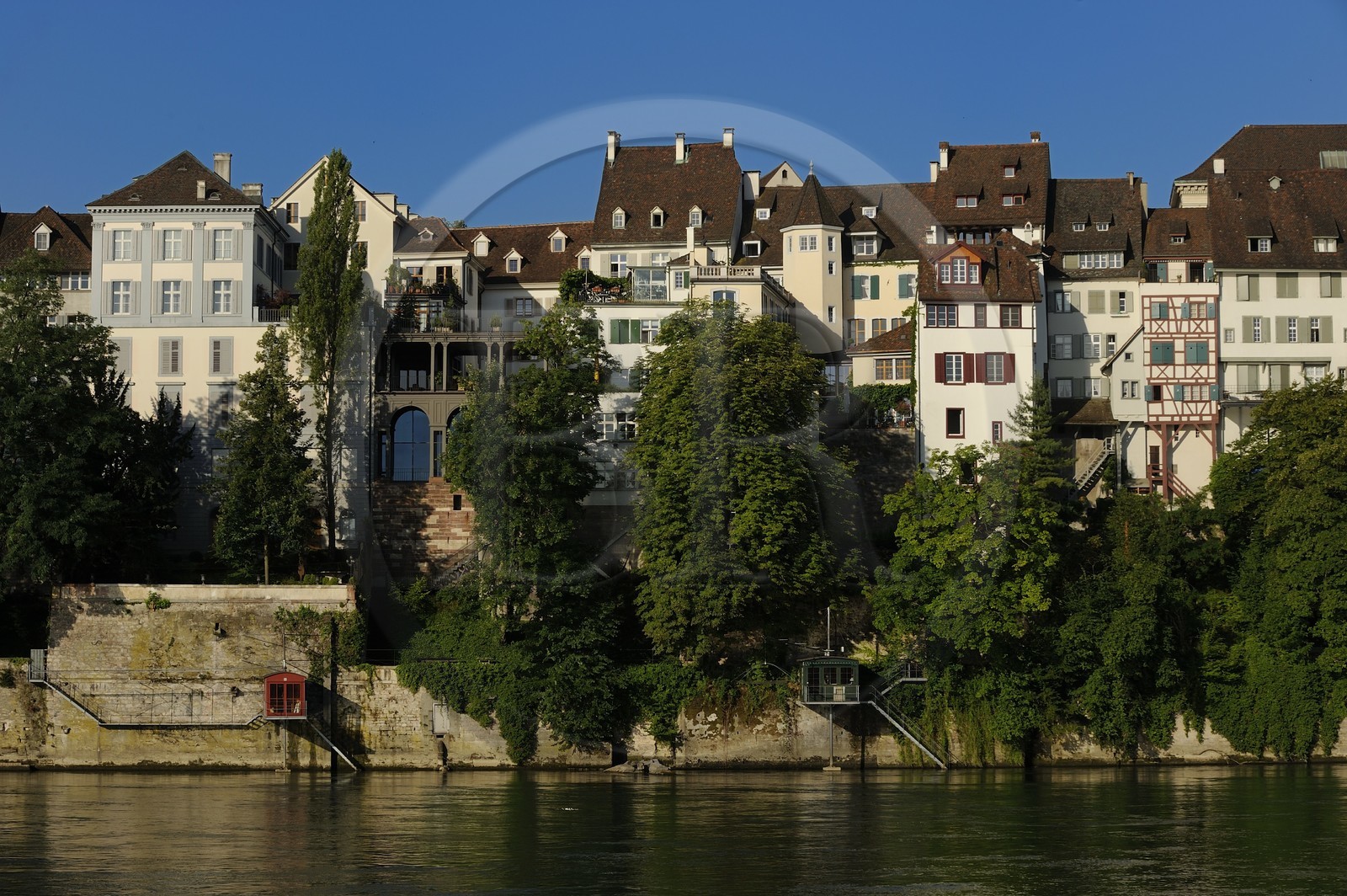 Suisse, Bâle, la rive gauche du Rhin et la quartier de la cathédrale