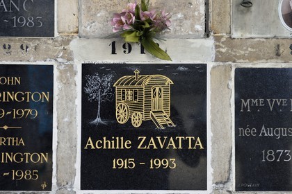 France, Paris (75), cimetière du Père-Lachaise, stèle du colombarium, Achille Zavatta