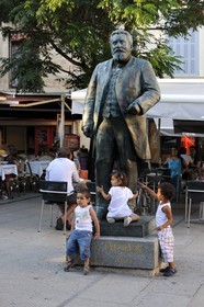 France, Hérault (34), Montpellier, centre historique, l'Ecusson, statue de Jean Jaurès 1859-1914 rue de la Loge