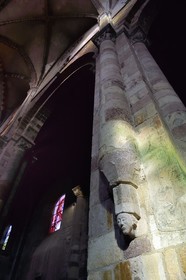 France, Haute-Loire (43), Brioude, la Basilique Saint-Julien de Brioude de style roman auvergnat, pillar base