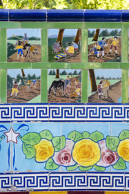 France, Alpes-Maritimes (06), Menton, Jardin Fontana Rosa, Rotonde de Cervantès, bancs décorés de carreaux de céramique illustrant les aventures de Don Quichotte