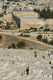 Israel, Jérusalem, ville sainte, vieille-ville classée Patrimoine Mondial de l'UNESCO,  la mosquée El Aqsa sur l'esplanade des Mosquées (Haram el-Sharif) et le cimetière juif sur le Mont des Oliviers