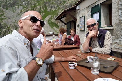 France, Alpes-Maritimes, parc national du Mercantour (Mercantour National Park), Valmasque valley, Valmasque mountain hut (FFCAM) at 2233m, the guide and former park ranger Alain Lanteri-Minet left and the mountain hut keeper Michel Duranti right