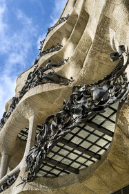 Spain, Catalonia, Barcelona, Eixample district, Passeig de Gracia, Pedrera or Casa Mila (1905-1910) by the Catalan modernist architect Antoni Gaudi, UNESCO World Heritage site, wrought iron balcony and balustrade
