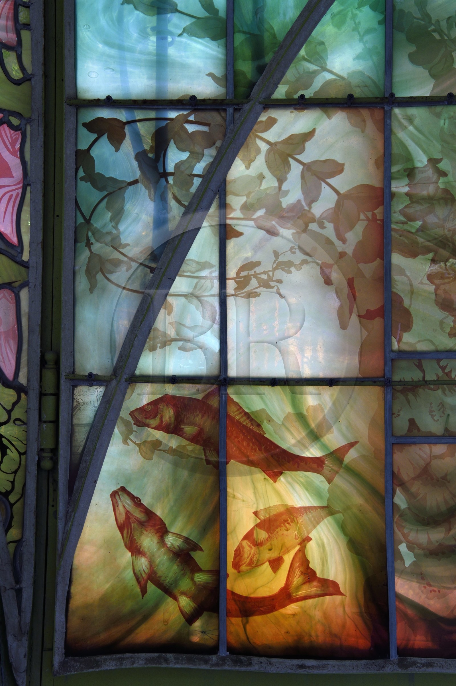 France, Meurthe-et-Moselle (54), Nancy, musée de l'Ecole de Nancy dans l'ancienne propriété d'Eugène Corbin, vitraux de la porte du pavillon aquarium (1904) par Jacques Gruber