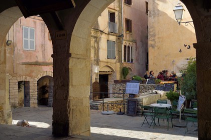 France, Corse-du-Sud (2A), Bonifacio, Ville Haute, la loggia devant l'église Saint Marie majeure