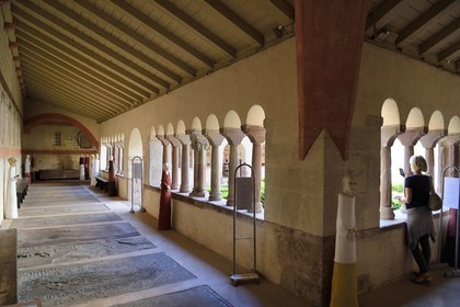 France, Bas-Rhin (67), Strasbourg, vieille ville classée au Patrimoine Mondial de l'UNESCO, église protestante Saint-Pierre-le-Jeune, le cloitre du XIVème siècle