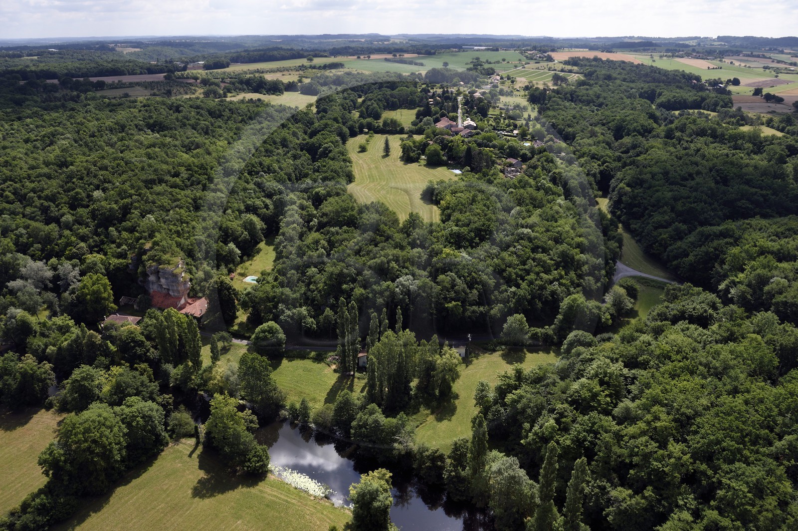 France, Dordogne (24), Périgord Vert, la rivière Dronne vers Les Andrivaux (vue aérienne)