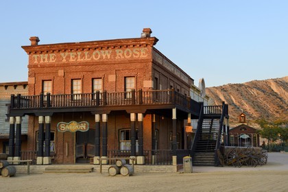 Espagne, Andalousie, province de Almeria, désert de Tabernas, Parque Oasys Mini-Hollywood, un village de l'Ouest entièrement construit pour le film Il était une fois dans l'ouest de Sergio Leone, devenu aujourd'hui un parc d'attraction du Far-West