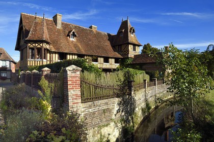 France, Calvados (14), Pays d' Auge, Beuvron-en-Auge, labellisé Les Plus Beaux Villages de France, maison à pans de bois