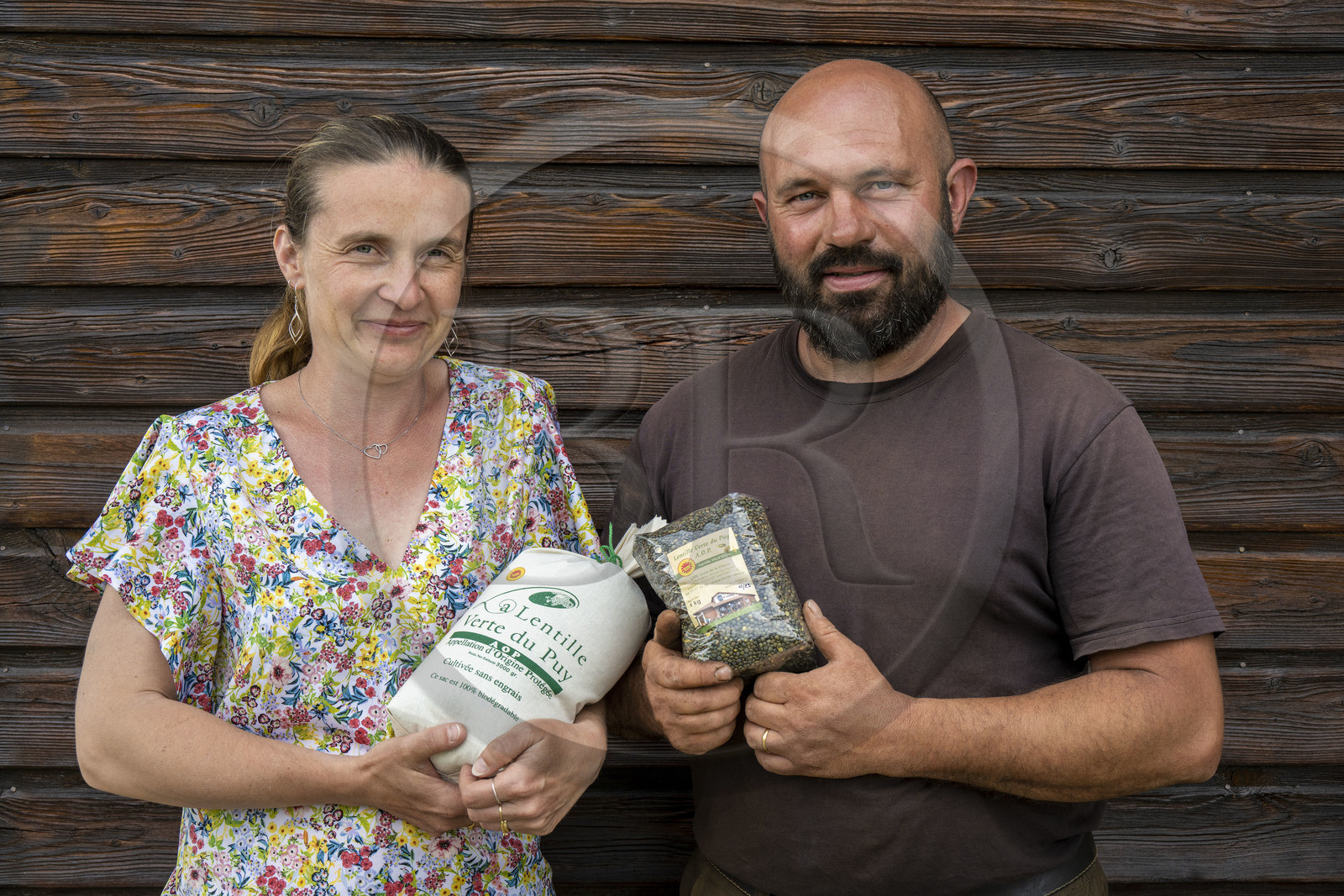 France, Haute-Loire (43), Bouchet-Saint-Nicolas, randonnée avec un âne sur le chemin de Stevenson (GR 70), rencontre avec Emilie et Pierre Villesèche de L'Arrestadou qui cultivent les lentilles vertes du Puy