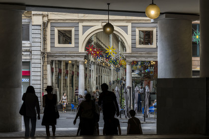Italy, Liguria, Genoa, the Giuseppe Mazzini covered shopping arcade located at the back of Piazza Raffaele de Ferrari