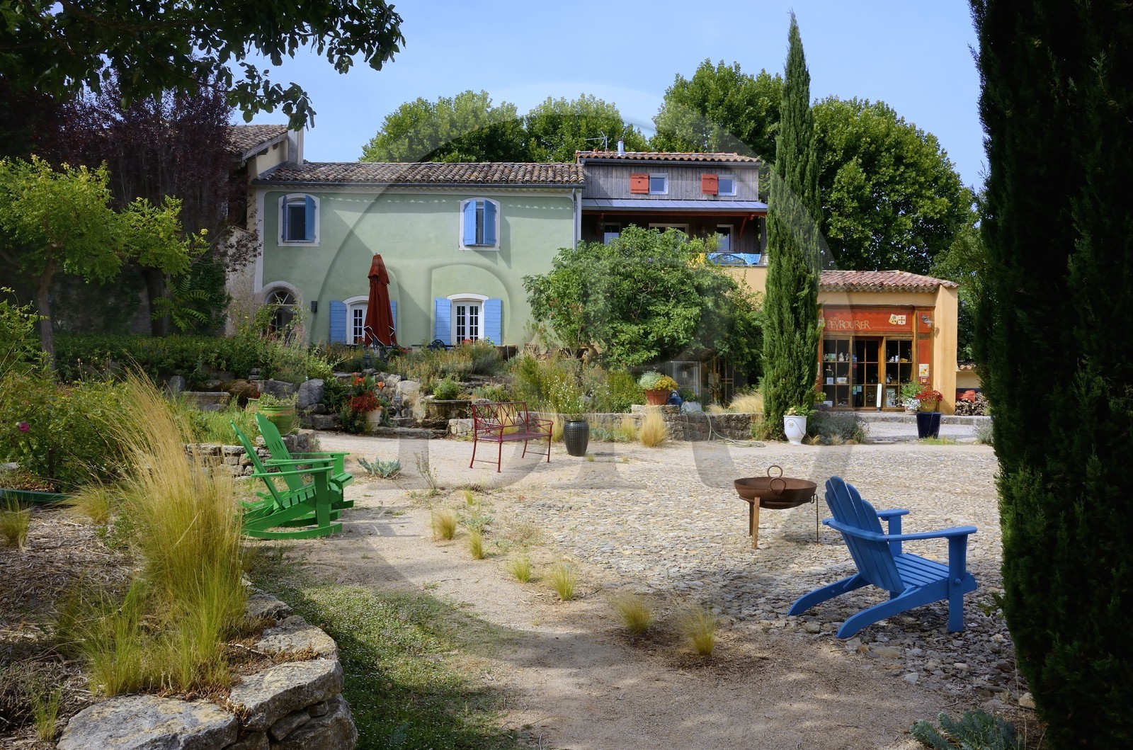 France, Var (83), Provence Verte, Bras, vers Saint-Maximin-la-Sainte-Baume, la maison d'hotes Le Peyrourier - une campagne en Provence