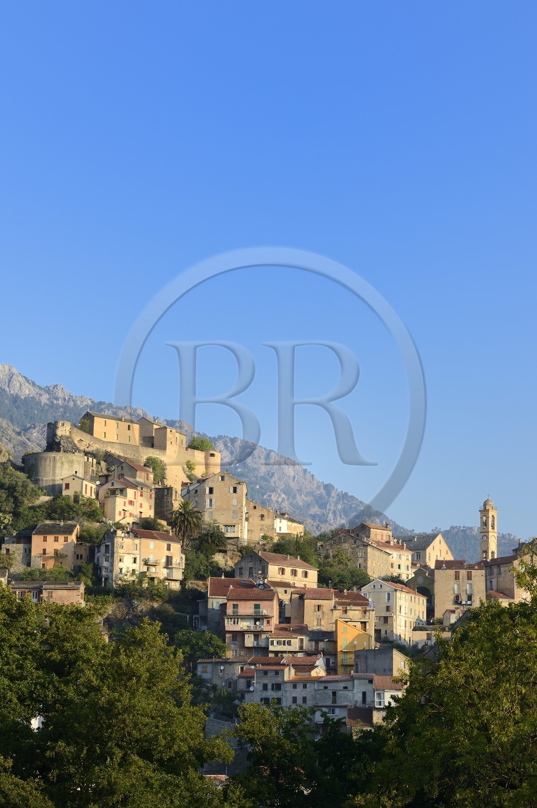 France, Haute-Corse (2B), Corte, la citadelle du XVe siècle domine la vieille ville