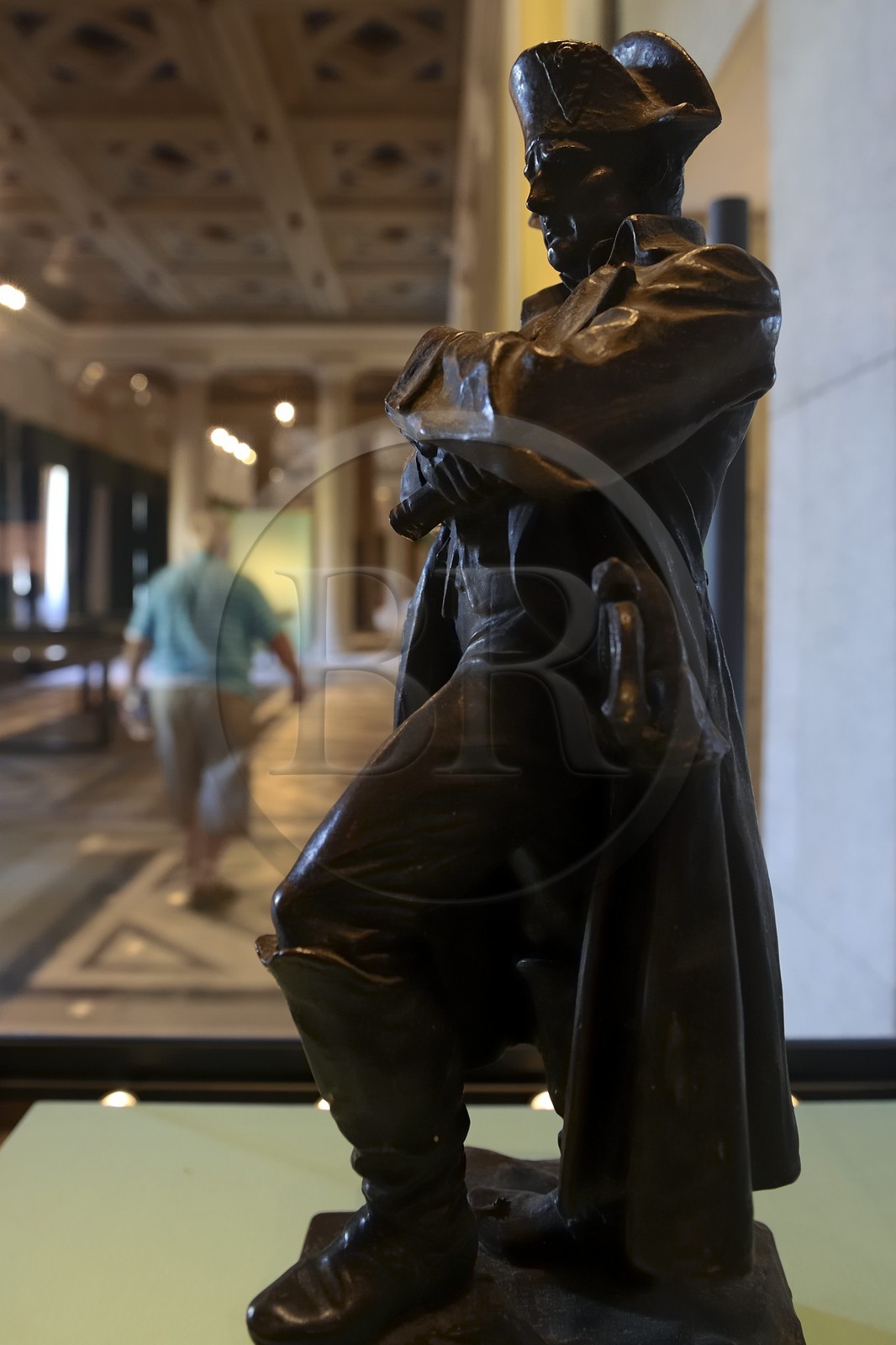 Italie, Toscane, l’Ile d’Elbe, San Martino, la Villa Napoleonica achetée par Napoléon 1er lors de son exile, statuette de l'empereur dans la galerie construite en 1851 par le prince russe Alexandre Demidoff Italie, Toscane, l’Ile d’Elbe, San Martino, la Villa Napoleonica achetée par Napoléon 1er lors de son exile, statuette de l'empereur dans la galerie construite en 1851 par le prince russe Alexandre Demidoff