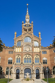 Espagne, Catalogne, Barcelone, quartier d'El Guinardo, ancien Hospital de la Santa Creu i de Sant Pau classé Patrimoine Mondial de l'UNESCO, de style moderniste par l'architecte Domenech i Montaner, aujourd'hui un musée et un centre culturel, batiment de l'administration