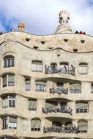 Espagne, Catalogne, Barcelone, quartier de l'Eixample, Passeig de Gracia, Pedrera ou Casa Mila (1905-1910) de l'architecte du modernisme catalan Antoni Gaudi, site classé au Patrimoine Mondial de l'UNESCO
