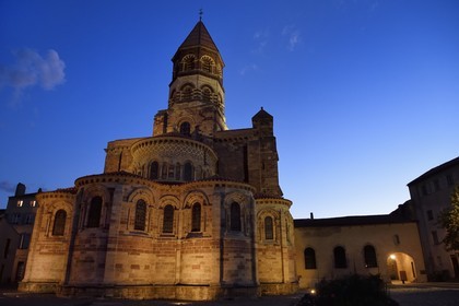 France, Haute-Loire (43), Brioude, la Basilique Saint-Julien de Brioude de style roman auvergnat, le chevet