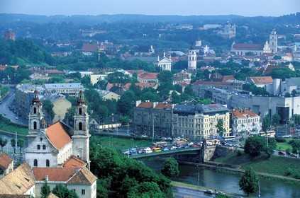 Lituanie (Pays Baltes), Vilnius, centre historique derrière le fleuve Neris, classé Patrimoine Mondial de l'UNESCO