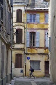 France, Bouches-du-Rhône (13), Arles, quartier de la Roquette, rue Baudanoni