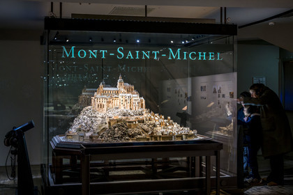 France, Paris (75), Hotel des Invalides, Musée de l'Armée, Musée des Plans-Reliefs, le Mont Saint-Michel, maquette réalisée par un moine de l'abbaye en cartes à jouer avant 1691 au 1 144