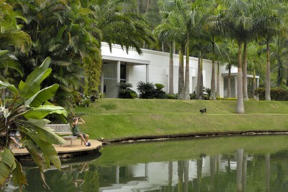 Brésil, Etat du Minas Gerais, région de Belo Horizonte, Brumadinho, centre d'art contemporain Inhotim, Galeria True Rouge (2006) de Tunga