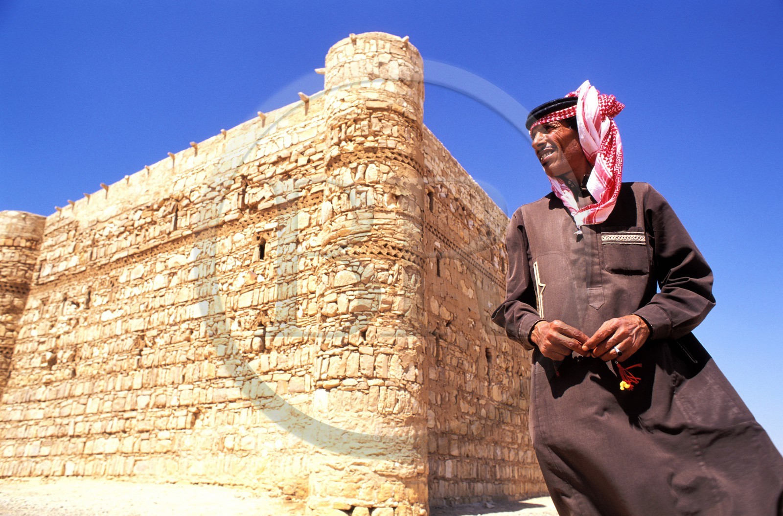 Jordanie, le gardien du Qasr Kharaneh (7ème siècle) ou château du Désert