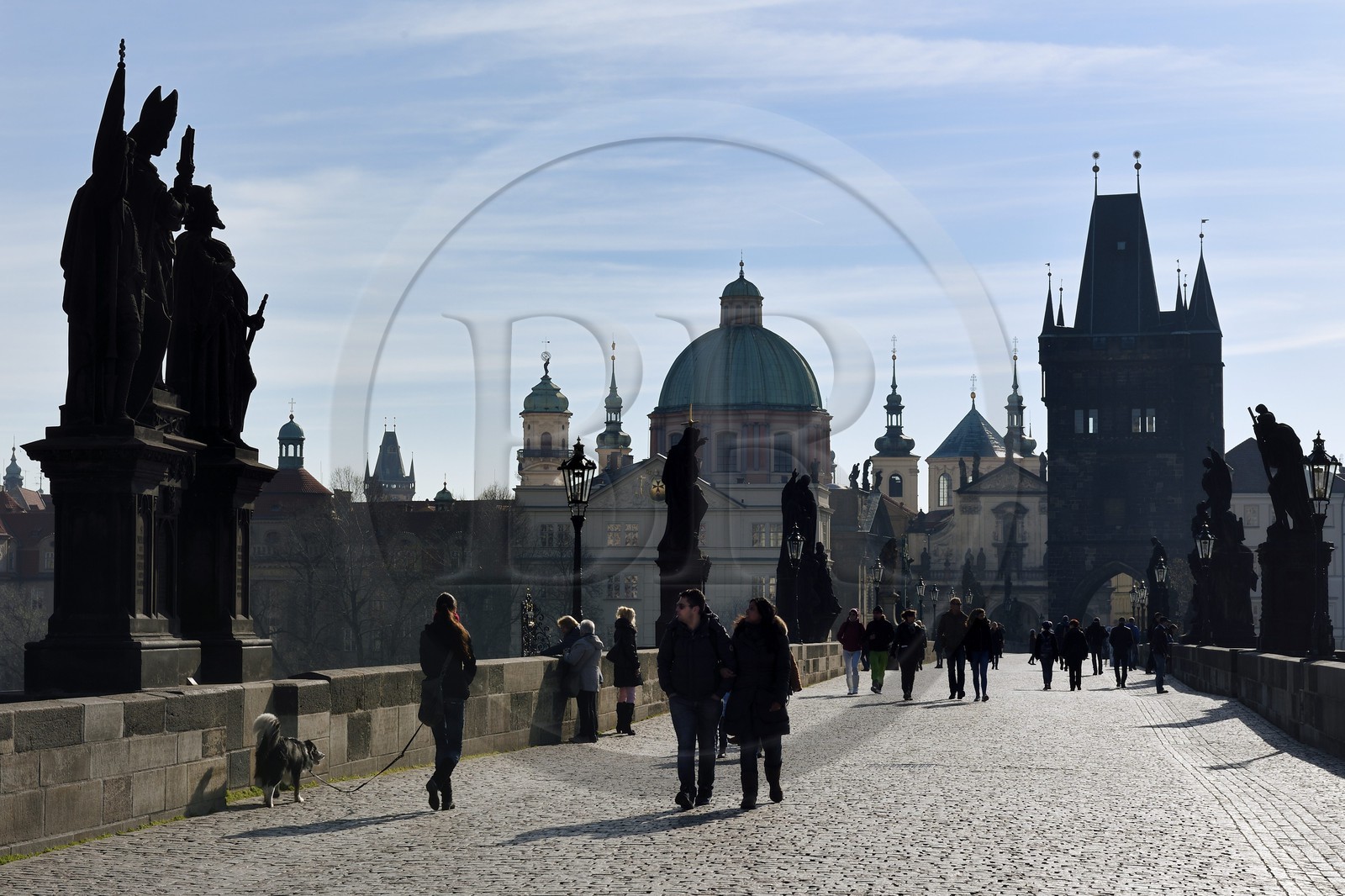 République Tchèque, Prague, centre historique classé Patrimoine Mondial de l' UNESCO, le pont Charles (Karluv Most ou Karlov Most) sur la rivière Vltava et le Clementinum