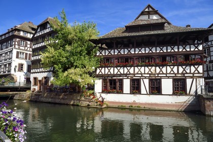 France, Bas-Rhin (67), Strasbourg, vieille ville classée au Patrimoine Mondial de l'UNESCO, la Maison des Tanneurs de 1572 (restaurant)