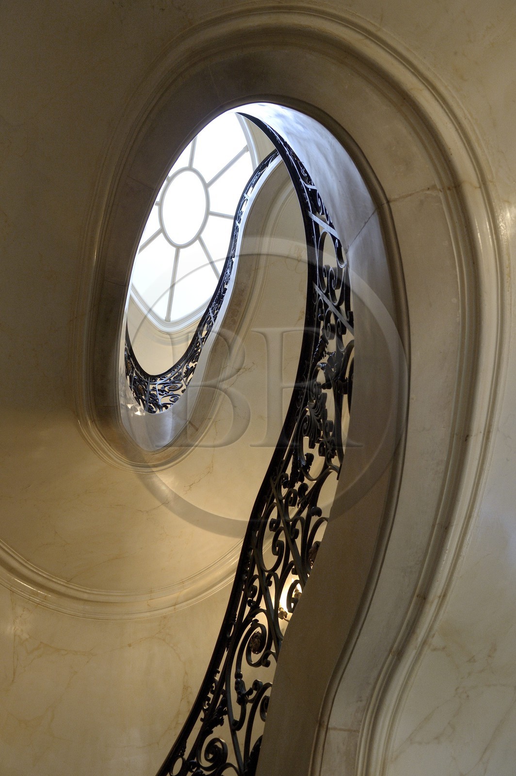 France, Alpes-Maritimes (06), Cannes, la villa La Californie où vécu Pablo Picasso, aujourd'hui renommé le Pavillon de Flore par Marina Picasso, le grand escalier