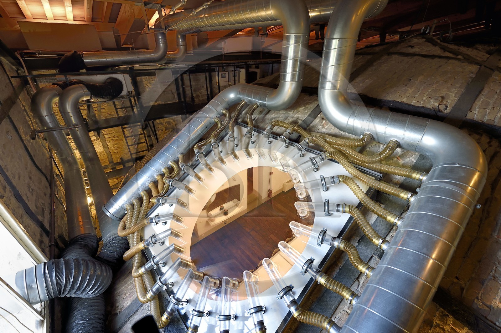 Italie, Toscane, Florence, centre historique classé Patrimoine Mondial de l'UNESCO, Officina profumo, farmaceutica di Santa Maria Novella, ancienne officine d'apothicaire italienne devenue une maison de parfum et de soins corporels, système complexe de ventilation