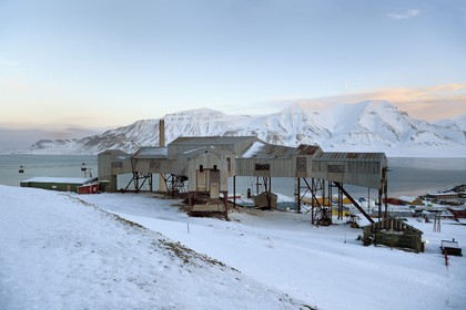 Norvège, Svalbard, Spitzberg, Longyearbyen, Taubanesentralen, batiment central abandonné du téléphérique utilisé pour le transport des chariots de charbon des mines vers le port