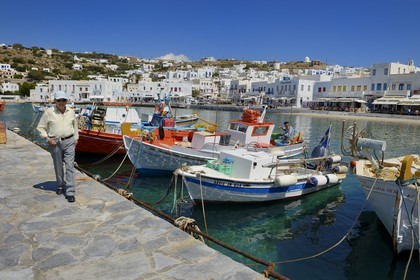 Grèce, Les Cyclades, mer Égée, île de Mykonos, Chora (Mykonos town), le vieux port de pêche