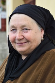 Roumanie, Transylvanie, Brateiu, paysanne roumaine