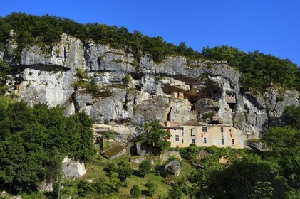 France, Dordogne, Perigord Noir, Vezere Valley, Tursac, the 16th century Reignac troglodytic and fortified house
