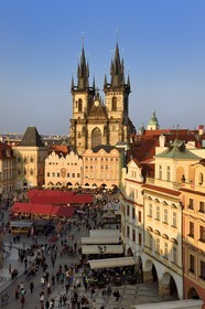 République Tchèque, Prague, centre historique classé Patrimoine Mondial de l'UNESCO, la vieille ville (Stare Mesto), place de la vieille ville (Staromestske namesti), l'église Notre-Dame-du-Tyn