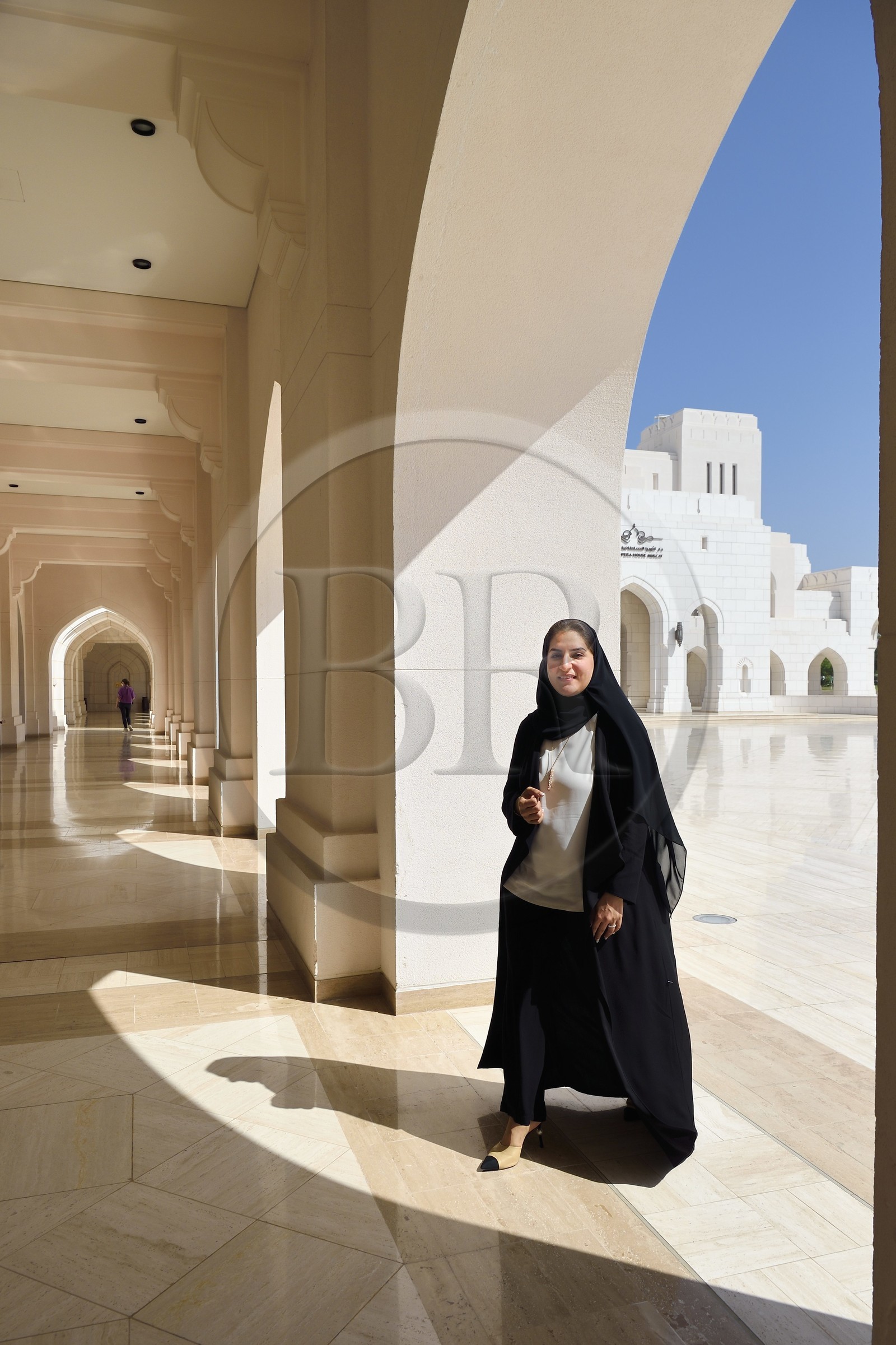 Sultanat d'Oman, Mascate, district Shati Al Qurm, Opéra Royal de Mascate construit sur les ordres du Sultan Qabus, la créatrice de mode Amal Al-Raisi