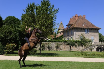 France, Saône et Loire (71), Cluny, le Haras national, Gilliane Senn artiste équestre avec le cheval Vany