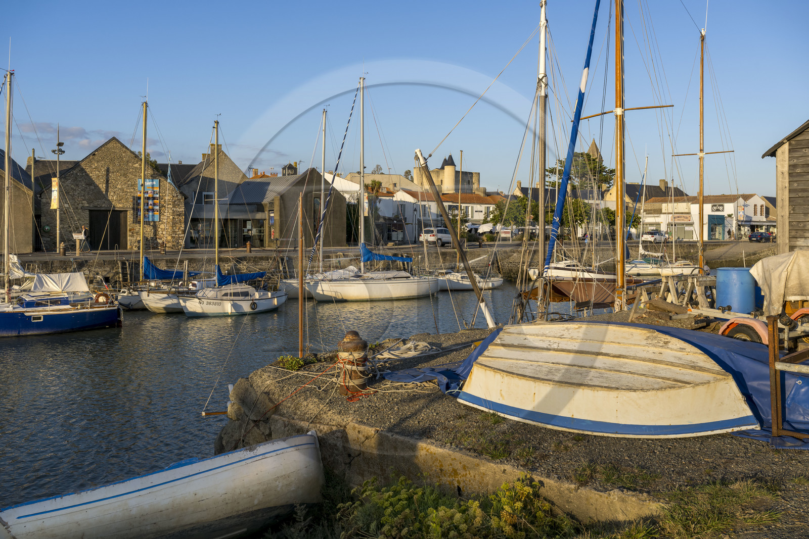 France, Vendée (85), Ile de Noirmoutier, Noirmoutier-en-l'Ile, port d’échouage dans l’Etier du Moulin