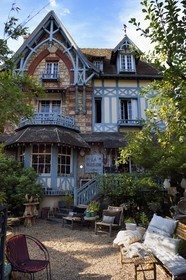 France, Calvados (14), Pays d'Auge, Deauville, maison à pans de bois du magasin de décoration La Maison rue du Casino