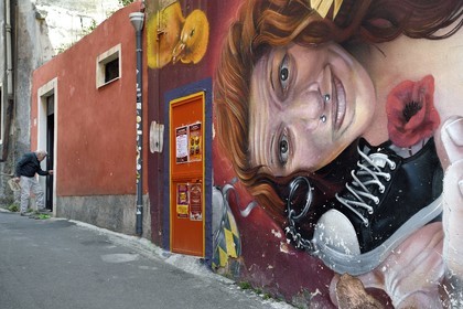 Italie, Sicile, Catane, ville baroque classée au Patrimoine Mondial de l'UNESCO, peinture murale dans la via Buscemi