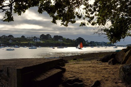 France, Finistère (29), Lannilis, Saint-Pabu face à Prat Ar Coum dans l'Aber Benoit