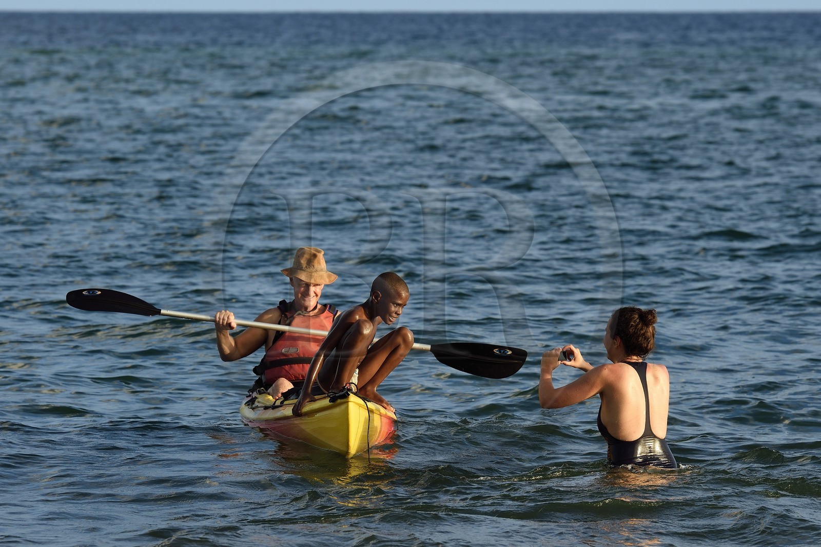 France, Ile de Mayotte, Grande-Terre, Nyambadao, kayak en bordure de la plage de Sakouli