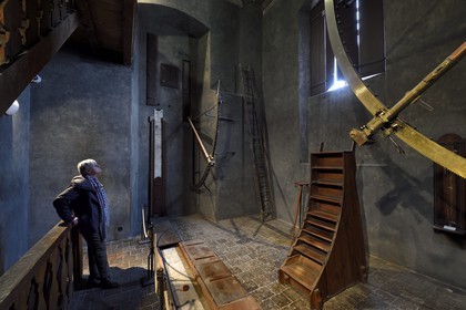 République Tchèque, Prague, centre historique classé Patrimoine Mondial de l' UNESCO, quartier de Stare Mesto, Clementinum (Klementinum), tour de l’observatoire astronomique avec deux quadrants muraux géants, sextants et autres instruments d’observation