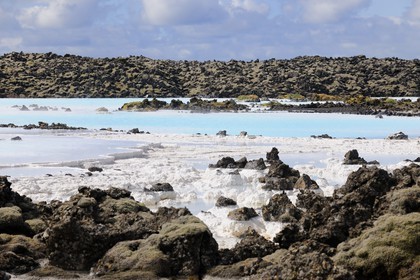 Islande, Grindavik, le Blue Lagoon au eaux très riches en silice (Usine géothermique)