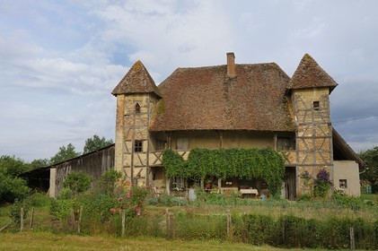 France, Saône et Loire (71), Sagy, la Ferme du Bailly ferme bressane traditionnelle à étage et colombage