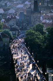 République Tchèque, Prague, le Pont Charles sur la Vltava devant le quartier de Mala Strana