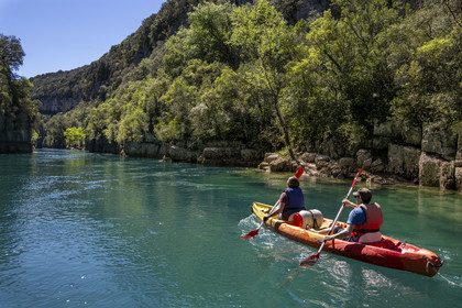 Var on the Left Bank and Alpes de Haute Provence on the Right Bank, Parc Naturel Regional du Verdon, Basses Gorges du Verdon downstream of Lake St. Croix, discovery by kayak of the gorges de Baudinard