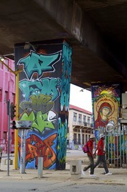 Afrique du Sud, province de Gauteng, Johannesburg, CBD (Central Business District), Newtown, peintures murales sous l'autoroute M1 De villiers Graaff motorway